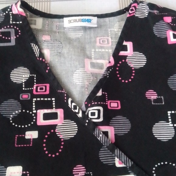 Pink Geometric Pattern Scrub Top - Picture 5 of 6